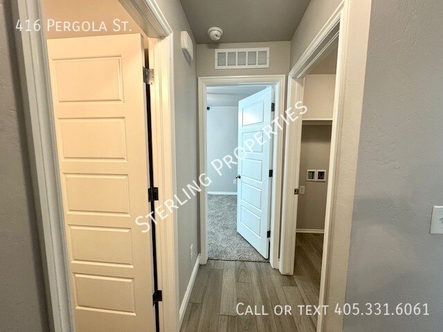 Building Photo - 416 Pergola St