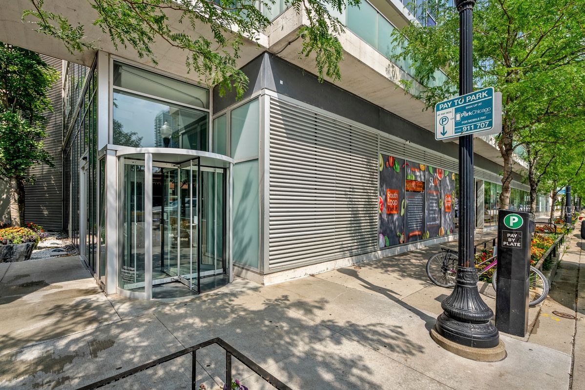 Building Photo - 1720 S Michigan Ave