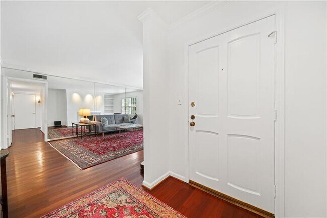 Primary Photo - 52 Chaumont Square NW