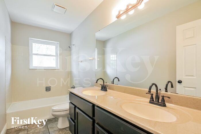 Building Photo - 28 Guyenne Dr