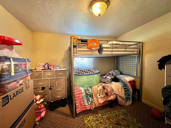 Building Photo - Cozy 2-Bedroom 1-Bath Basement Unit Near UNC!