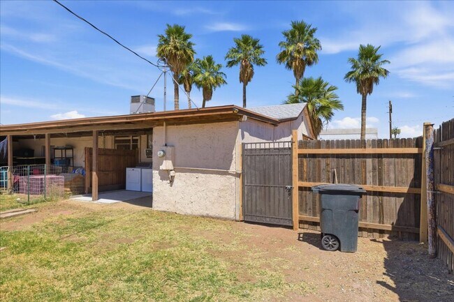 Building Photo - 241 E Elwood St