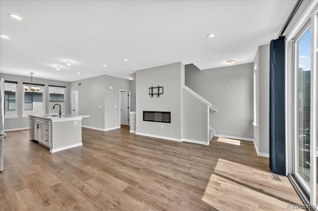 Building Photo - 1087 Hampton Cir