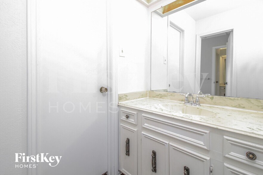 Building Photo - 1113 Wood Creek Cir