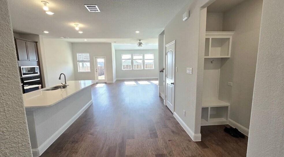 Building Photo - 3017 Burwick Ln