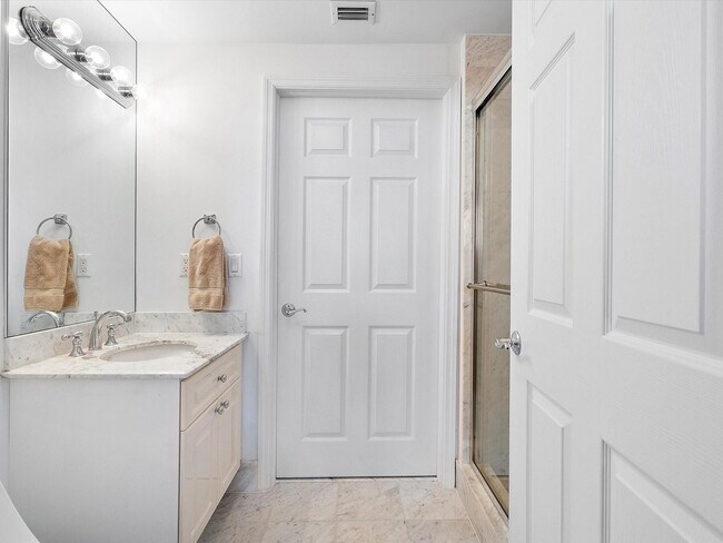 Building Photo - 3200 N Ocean Blvd