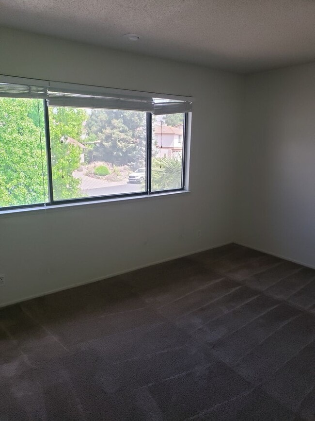 Building Photo - Got Room? - Paradise Valley Home Is Expansive!