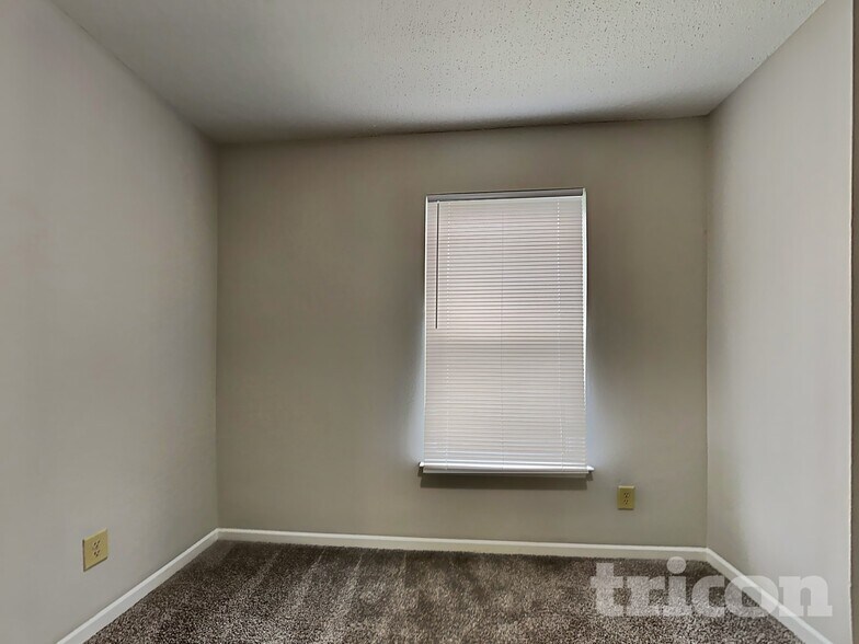 Building Photo - 6725 Earlswood Dr