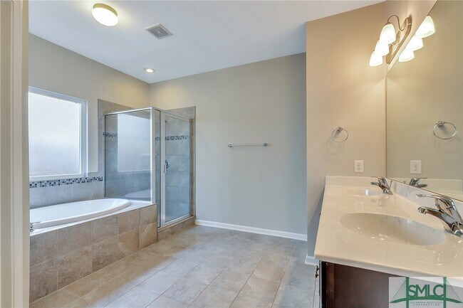 Building Photo - 136 Waverly Way