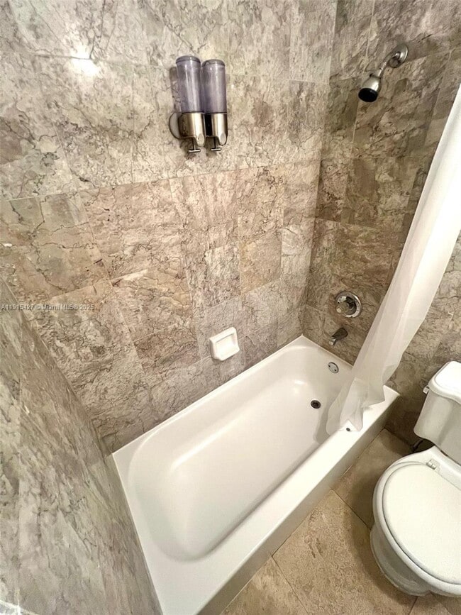 Building Photo - 7626 NE 6th Ct