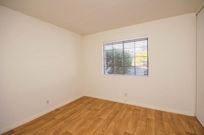 Building Photo - Beautiful Single Level Home with Great Nat...