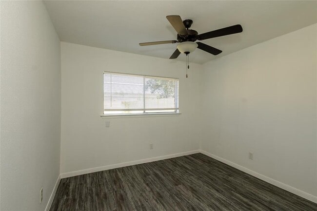 Building Photo - 5720 Meadowview Rd