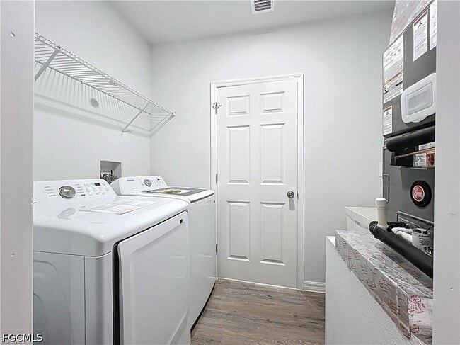 Building Photo - 912 Anthony St E