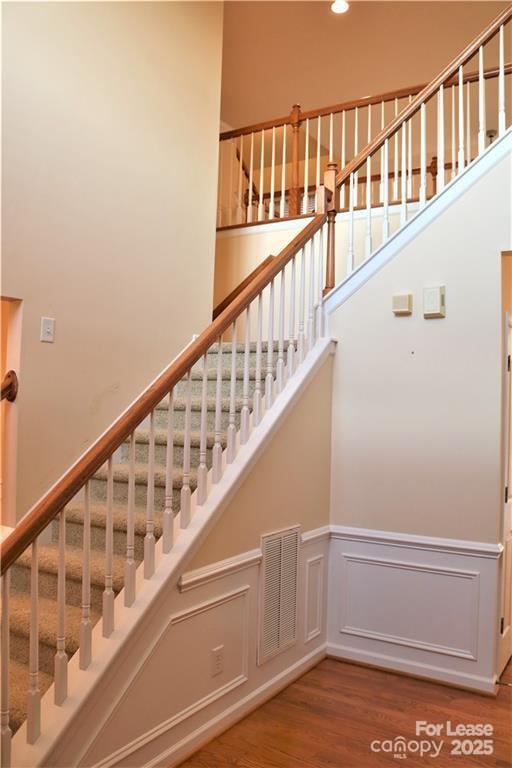 Building Photo - 913 Lillieshall Rd