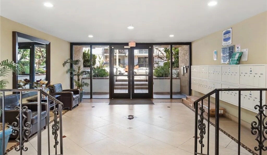 Lobby - 1735 N Fuller Ave