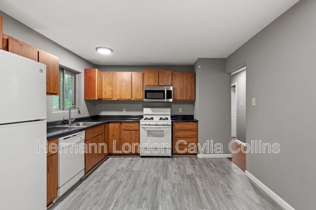 Building Photo - 834 Font Ln