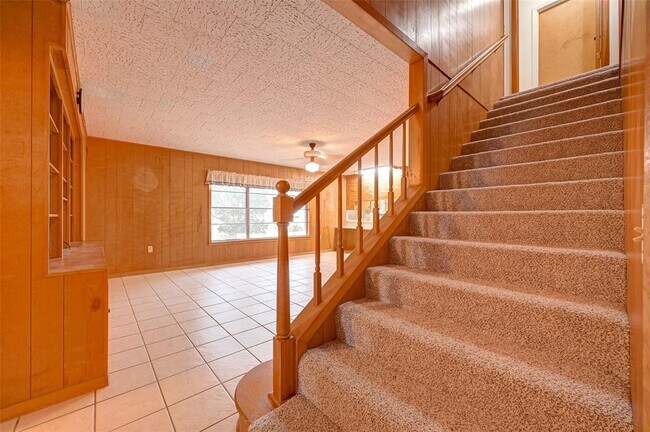 Building Photo - 16711 US-90 ALT