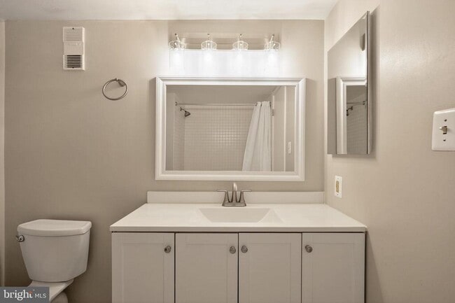 Building Photo - 3709 S George Mason Dr