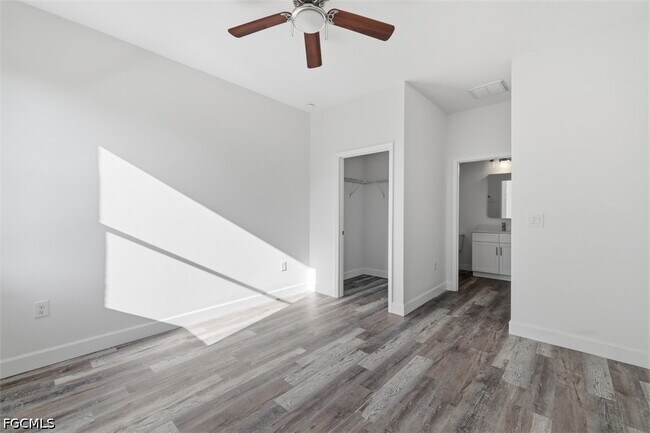 Building Photo - 10047 Amicola St