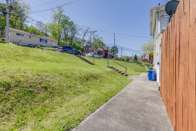 Building Photo - 2059 Fair Ave