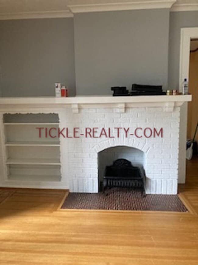 Building Photo - 3 Bed, 1.5 bath House in Laurelton Neighborhood