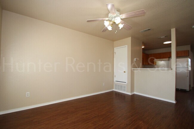 Building Photo - 3904 Gus Dr