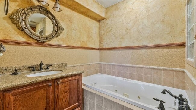 Building Photo - 10 Shasta E Ave