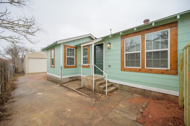 Building Photo - 1817 NW 35th St