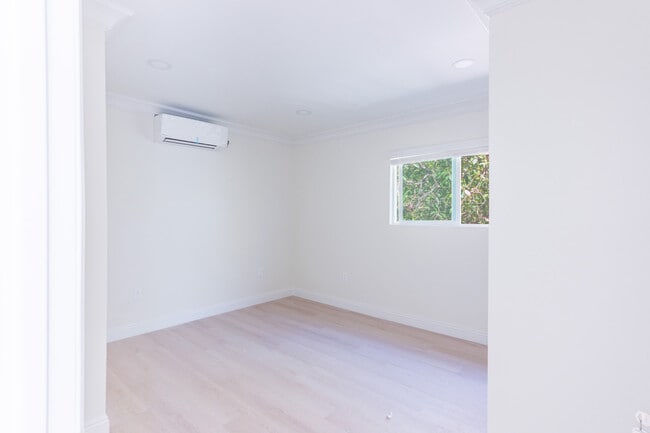 Building Photo - 130 S Harper Ave