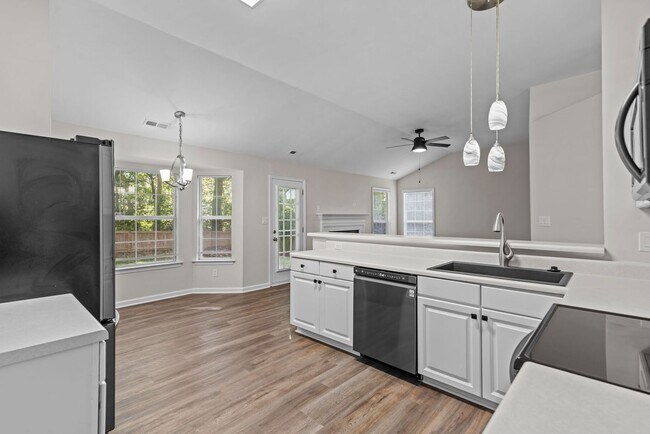 Building Photo - Burbage Grant 4 bedrooms- Ready Now!