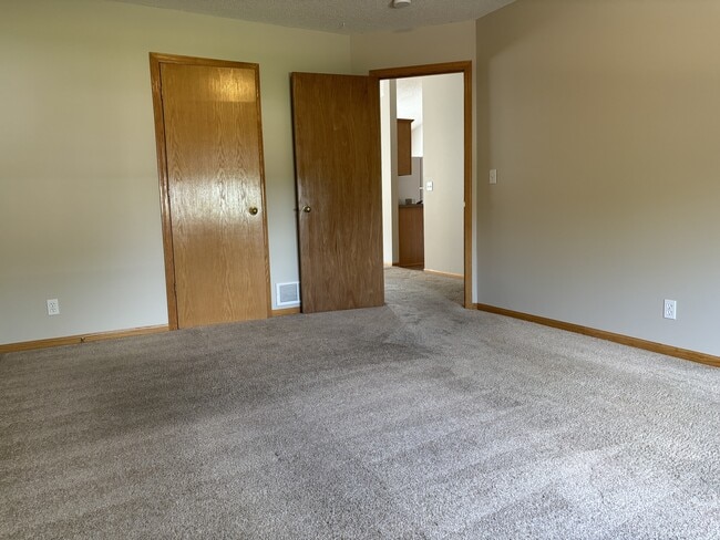 Building Photo - 1349 Willow Trail