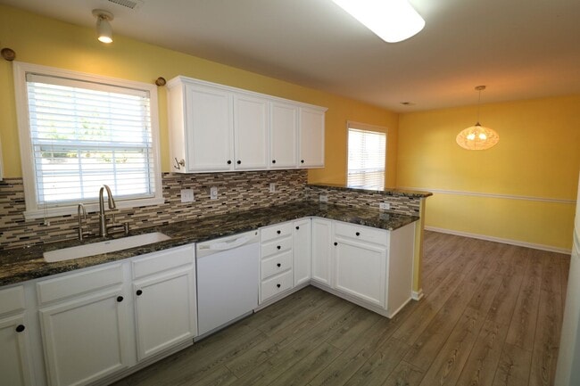 Building Photo - 128 Dover Dr