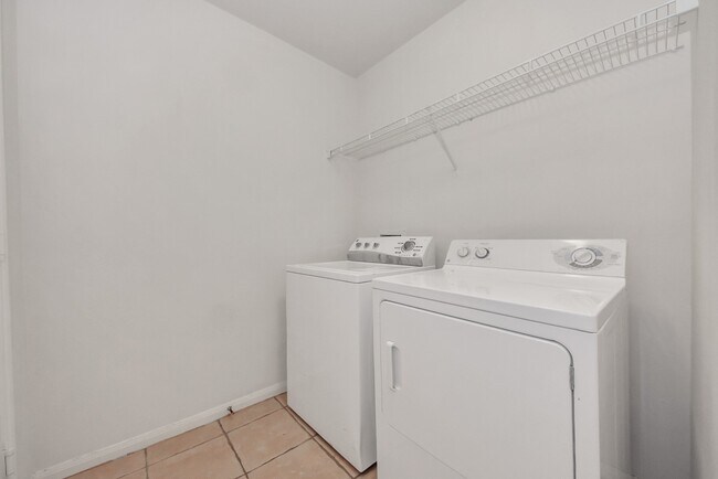 Building Photo - 8719 Sailing Dr