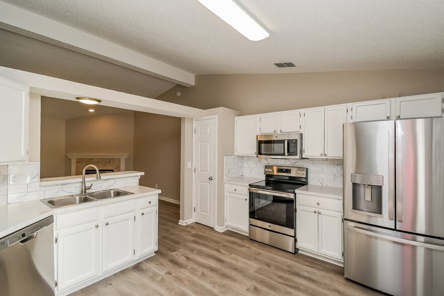 Building Photo - 7725 Fawn Lake Dr S