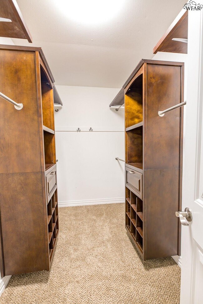 Building Photo - 1046 Jan Lee Dr