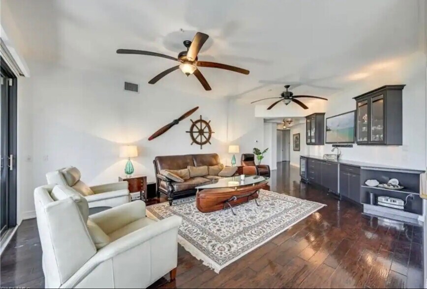 Great room - 705 10th St S