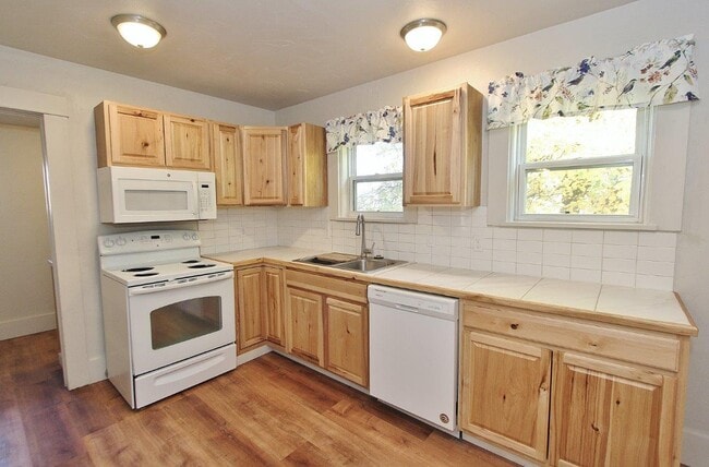 Building Photo - 3344 W South Slope Rd