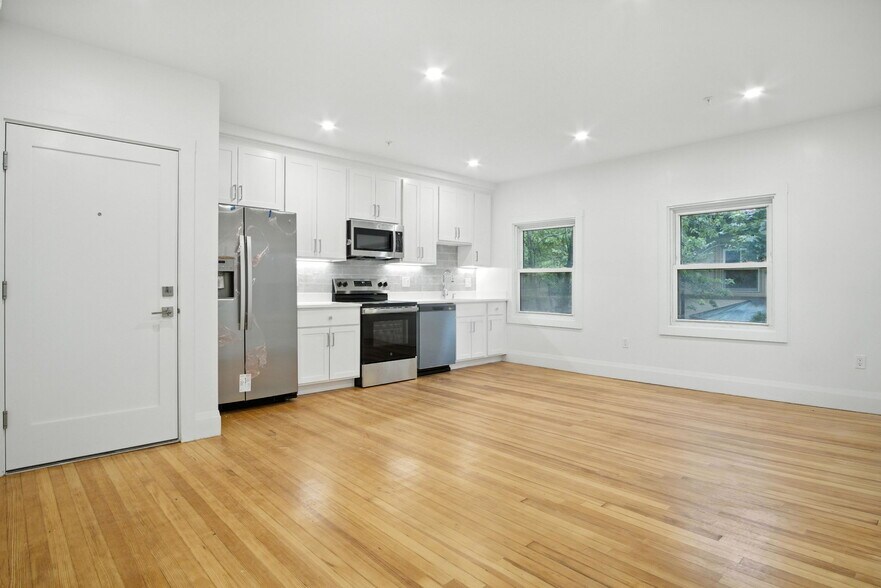 Building Photo - 21 Regent Cir