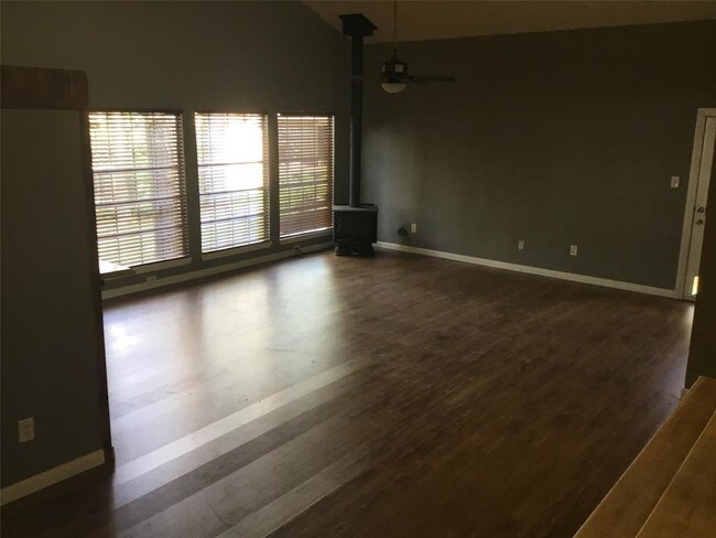 Building Photo - 25802 Beaver Run Dr