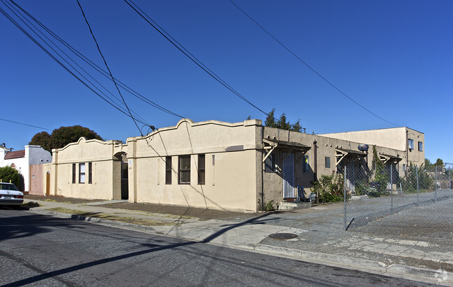 Primary Photo - 1329 Santa Fe Ave