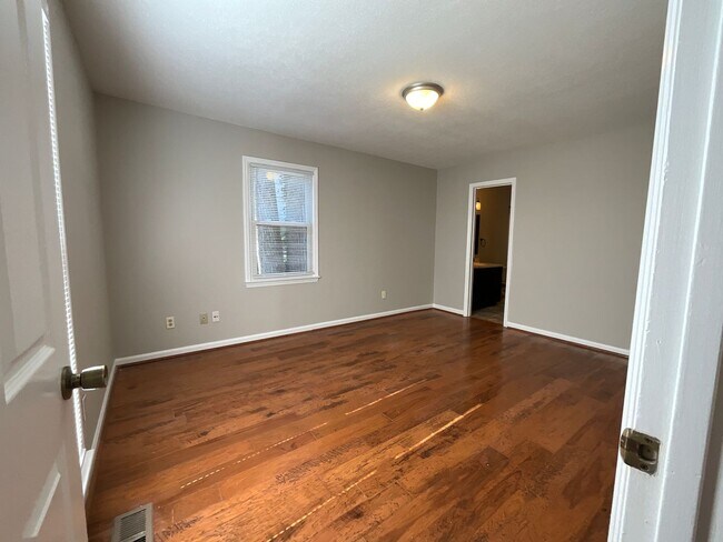 Building Photo - 123 Arcaro Dr