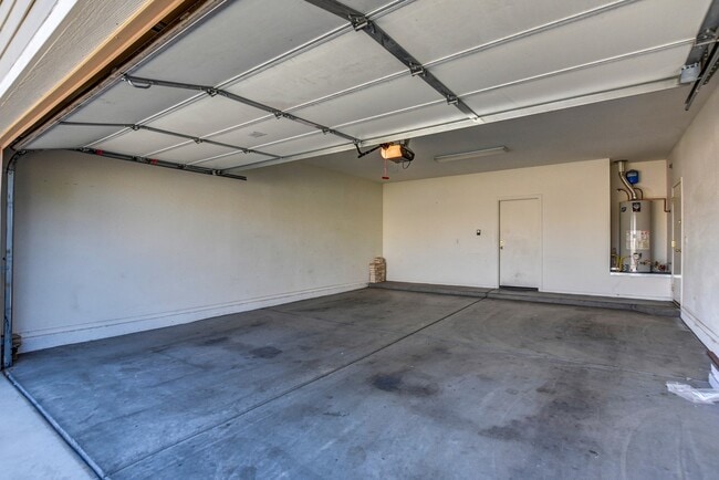 Building Photo - Upgraded 3 bed 2 bath StoneRidge Beauty!