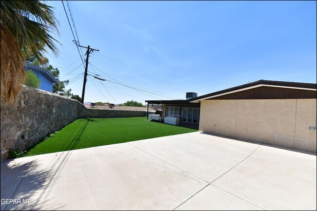 Building Photo - 4224 Hampshire Ln