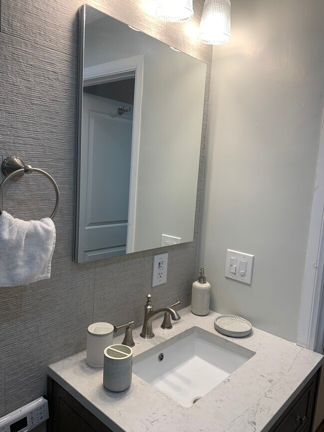 Building Photo - 145 S La Peer Dr