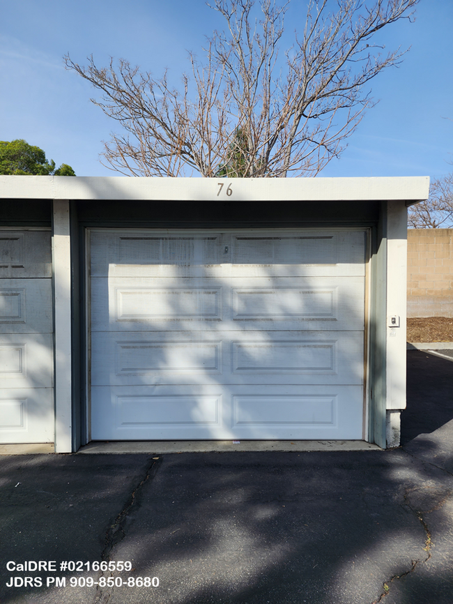 Building Photo - Price Lowered! Ontario 2 bedroom Townhouse