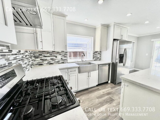 Building Photo - 3197 Bourgeois Way