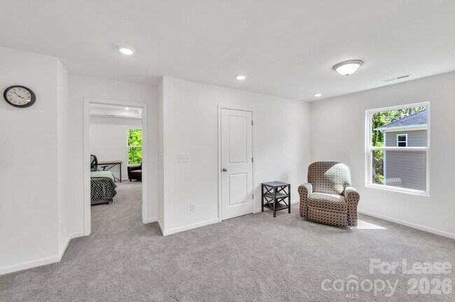 Building Photo - 1940 Highland Park Dr