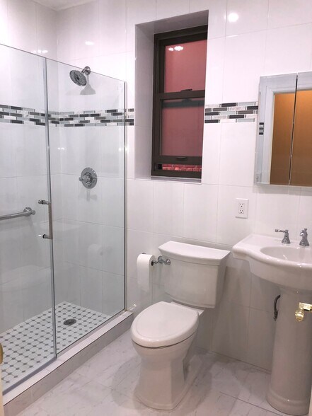 Bathroom - 1459 Arnow Ave