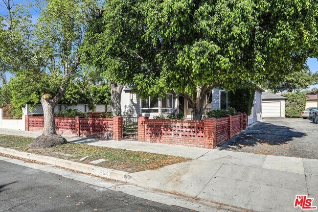 Building Photo - 6254 Ben Ave