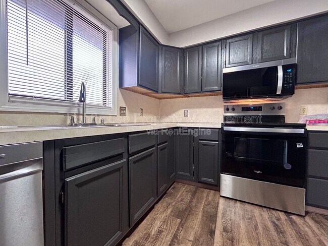 Building Photo - 607 Clayton Ave NW